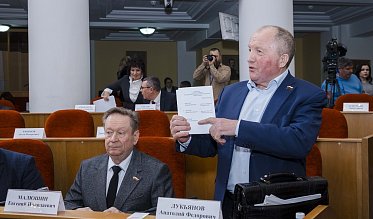 Евгений Солнцев впервые отчитался перед депутатами Заксобрания